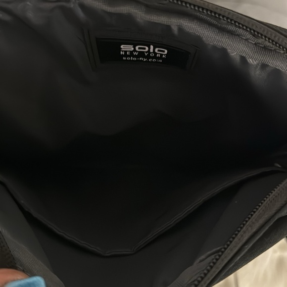 Solo New York Ludlow Universal Tablet Sling Bag - Picture 4 of 8